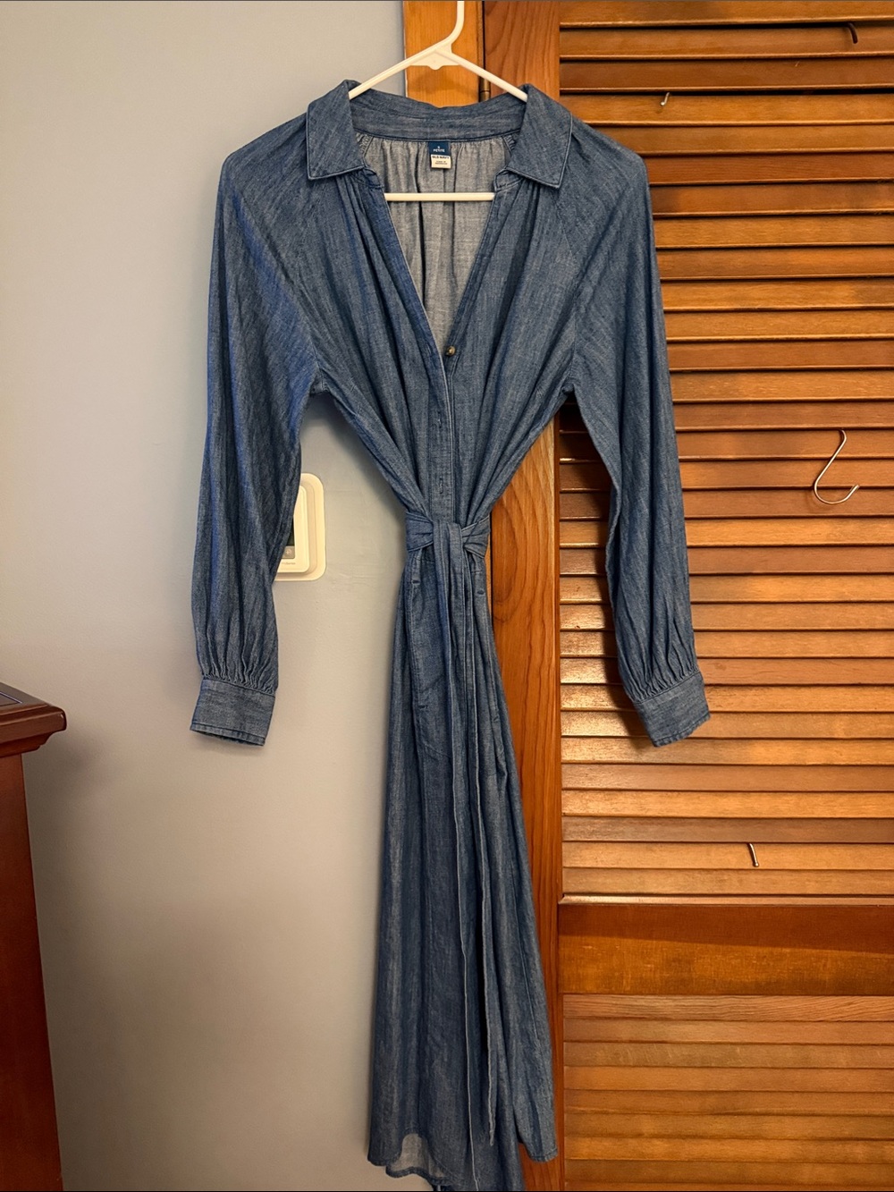 NWOT Old Navy Blue Chambray Long-Sleeve Tie-Waist Maxi Dress